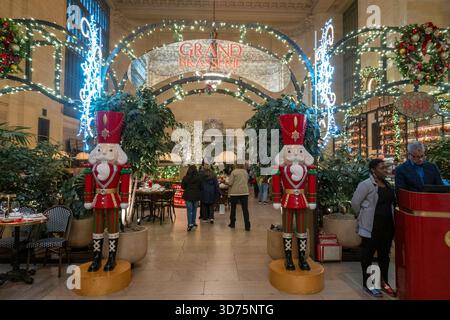 Grand Brasserie è un ristorante in stile parigino nella Vanderbilt Hall, Grand Central Terminal, New York City, USA, 2025 Foto Stock
