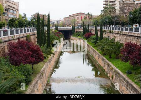 Il fiume vicino a Baluard de Sant Pere, Palma Foto Stock