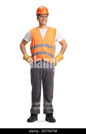 Operaio edile in un giubbotto riflettente che indossa un elmetto isolato su sfondo bianco Foto Stock