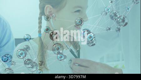 Camicia tratteggiata bambino seduto in clinica per l'esame dello stetoscopio da un medico bianco, rivestimento molecolare Foto Stock