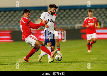 Henrique Araujo e Paulinho visti durante la partita TACA De Portugal tra squadre dell'Atletico CP e SL Benfica (Maciej Rogowski/Ball Raw Images) Foto Stock