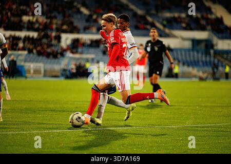 Caio Santana e Andreas Schjelderup visti durante la partita TACA De Portugal tra squadre dell'Atletico CP e SL Benfica (Maciej Rogowski/Ball Raw Images) Foto Stock