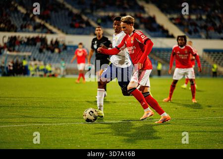Caio Santana e Andreas Schjelderup visti durante la partita TACA De Portugal tra squadre dell'Atletico CP e SL Benfica (Maciej Rogowski/Ball Raw Images) Foto Stock