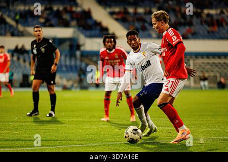 Caio Santana e Andreas Schjelderup visti durante la partita TACA De Portugal tra squadre dell'Atletico CP e SL Benfica (Maciej Rogowski/Ball Raw Images) Foto Stock