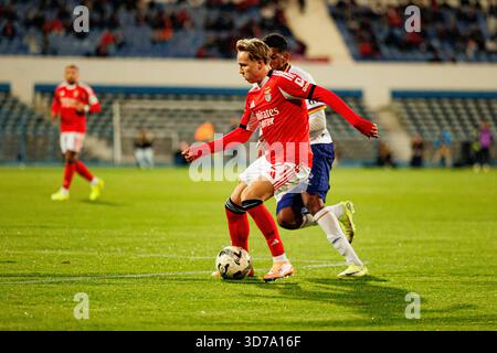Caio Santana e Andreas Schjelderup visti durante la partita TACA De Portugal tra squadre dell'Atletico CP e SL Benfica (Maciej Rogowski/Ball Raw Images) Foto Stock