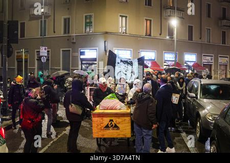 Milano, Italia. 24 novembre 2025. Riconoscimento per anniversario della morte di Ramy Elgaml a Milano, Italia - 24 novembre 2025 credito: LaPresse/Alamy Live News Foto Stock