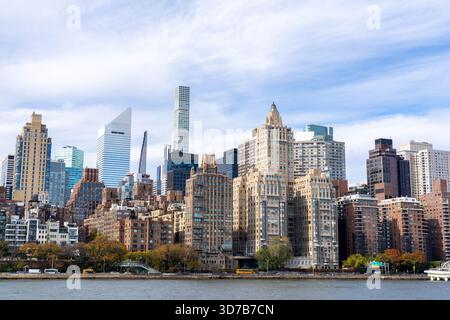 Grattacieli di Midtown Manhattan visti da Roosevelt Island Foto Stock