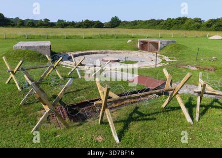 Un pozzo per cannoni della seconda guerra mondiale presso la Merville Gun Battery a Merville (Calvados) in Normandia, Francia Foto Stock