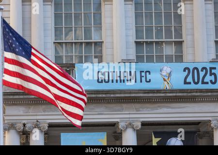 Stati Uniti . 24 novembre 2025. NWSL 2025 Champions Parade al City Hall Park di NJ/NY Gotham FC il 24 novembre 2025 a New York City. NJ/NY Gotham FC ha sconfitto 1-0 contro Washington Spirit il 22 novembre. Crediti: Brasile Photo Press/Alamy Live News Foto Stock