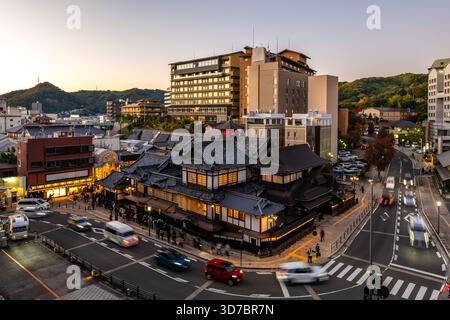 Scenario del bagno pubblico di Dogo Onsen situato a Matsuyama, prefettura di Ehime, Shikoku, Giappone. Foto Stock
