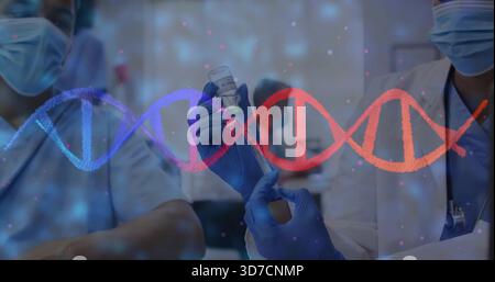 Prelievo delle mani con i guanti dal flaconcino alla siringa in clinica, con scrub, camice bianco, rivestimento DNA Foto Stock