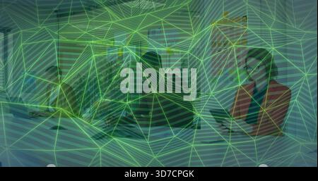 In collaborazione, tre colleghi seduti a tavola con laptop, tablet e rivestimento verde Foto Stock