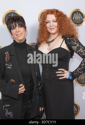 Diane Warren e April Henry al 16° Annual Hollywood Music in Media Awards all'Avalon di Los Angeles, California, il 19 novembre 2025. Foto Stock