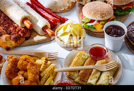 Alimenti che aumentano il rischio di cancro. Cibo spazzatura. Foto Stock