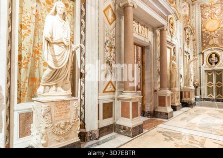 Roma, Italia - 28 dicembre 2023: Interno del museo Galleria Borghese, nessuno Foto Stock