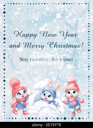 Carino biglietto invernale in stile acquerello con tre giocosi personaggi coniglietti in comodi cappelli e sciarpe su sfondo blu innevato; ideale per i saluti natalizi Foto Stock