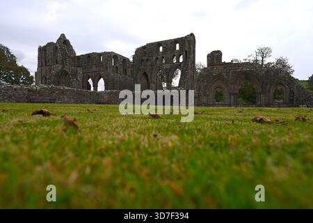 Resti rovinati dell'abbazia di Dundrennan del XII secolo o monastero cistercense, Scozia Regno Unito settembre Foto Stock