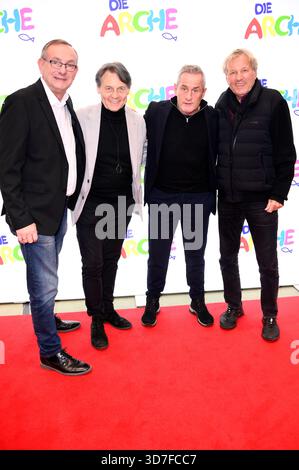 Bernd Siggelkow, Wolfgang Bahro, Tim Wilde e Bernhard Brink alla celebrazione del 30° anniversario dell'Arca presso la sede centrale dell'Arca di Hellersdorf. Berlino, 25 novembre 2025 Foto Stock