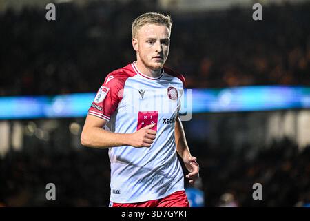Harvey White (18 Stevenage) durante la partita di Sky Bet League 1 tra Peterborough e Stevenage a London Road, Peterborough, martedì 25 novembre 2025. (Foto: Kevin Hodgson | mi News) crediti: MI News & Sport /Alamy Live News Foto Stock
