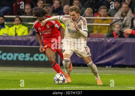 Mika Godts visto durante la fase di Champions League tra AFC Ajax e SL Benfica (Maciej Rogowski/Ball Raw Images) Foto Stock