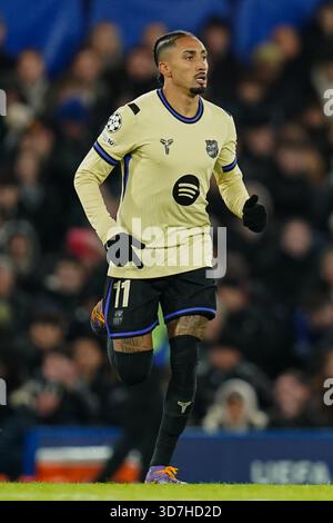 Londra, Regno Unito. 25 novembre 2025. Raphinha di Barcellona durante la partita Chelsea vs FC Barcelona UEFA Champions League allo Stamford Bridge, Londra, Inghilterra il 25 novembre 2025 Credit: Dylan Hepworth/Every Second Media Credit: Every Second Media/Alamy Live News Foto Stock
