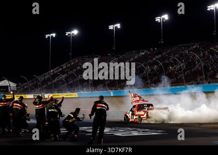 31 ottobre 2025, Avondale, Arizona, USA: COREY HEIM (11) vince il campionato NASCAR Craftsman Truck Series ad Avondale, Arizona. (Credit Image: © Walter G. Arce Sr./ASP via ZUMA Press Wire) SOLO PER USO EDITORIALE! Non per USO commerciale! Foto Stock