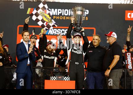 31 ottobre 2025, Avondale, Arizona, USA: COREY HEIM (11) vince il campionato NASCAR Craftsman Truck Series ad Avondale, Arizona. (Credit Image: © Walter G. Arce Sr./ASP via ZUMA Press Wire) SOLO PER USO EDITORIALE! Non per USO commerciale! Foto Stock