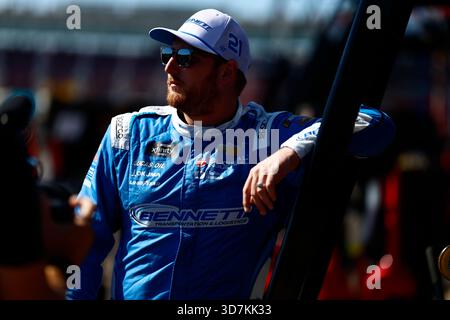 Avondale, AZ USA - 31 ottobre 2025: AUSTIN HILL (21) si prepara ad allenarsi per il campionato NASCAR Xfinity Series ad Avondale, Arizona. Foto Stock
