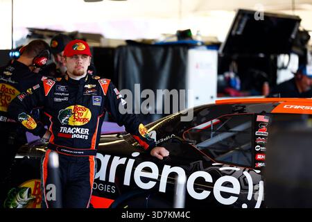 Avondale, AZ USA - 31 ottobre 2025: SAM MAYER (1) si prepara ad allenarsi per il campionato NASCAR Xfinity Series di Avondale, AZ. Foto Stock