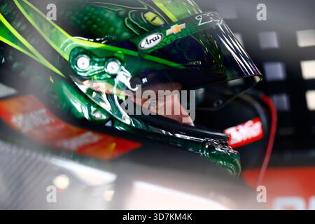 Avondale, AZ USA - 31 ottobre 2025: JUSTIN ALLGAIER (7) si prepara ad allenarsi per il campionato NASCAR Xfinity Series di Avondale, AZ. Foto Stock