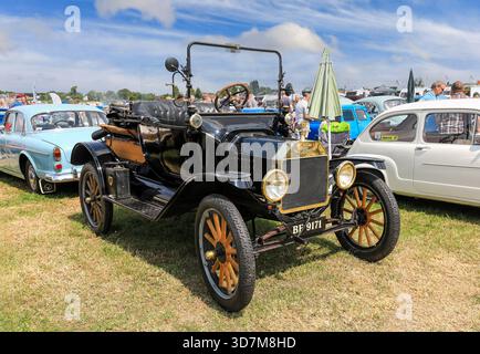 Una Ford Model T car (1915) reg. no BF 9171 al Smallwood Vintage Rally, Sandbach, Cheshire, Inghilterra, Regno Unito Foto Stock
