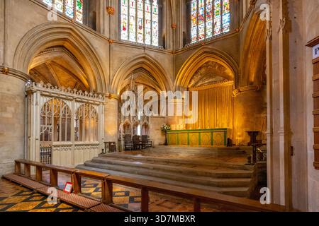 L'Alter of Parish Church of St Mary the Virgin, Tewkesbury, comunemente nota come Tewkesbury Abbey Gloucestershire. Foto Stock