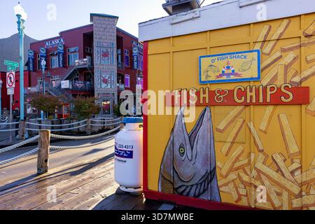 Insegna colorata Fish & Chips al D' Fish Shack di Ketchikan, Alaska, USA Foto Stock