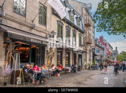Città vecchia di Quebec City. Pavement Cafe fuori dall'Hotel Ste-Anne, Place d'Armes, Old Quebec (Vieux-Québec), Quebec City, Quebec Canada. Foto Stock