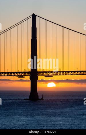 Golden Gate Bridge al tramonto - San Francisco, California, Stati Uniti d'America Foto Stock