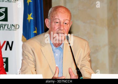 Helmut Kutin, Präsident von SOS-International bei der Pressekonferenz 'Save the World Awards' am 24.07.2009 im Palais NÖ a Vienna, Österreich // Helmut Kutin, presidente di SOS-International, alla conferenza stampa 'Save the World Awards' del 24 luglio 2009 al Palais NÖ di Vienna, Austria - 20090724 PD7240 Foto Stock