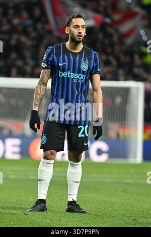 Hakan Calhanoglu dell'Internazionale durante la partita di UEFA Champions League Atletico de Madrid e FC Internazionale Milano all'Estadio Metropolitano su No Foto Stock
