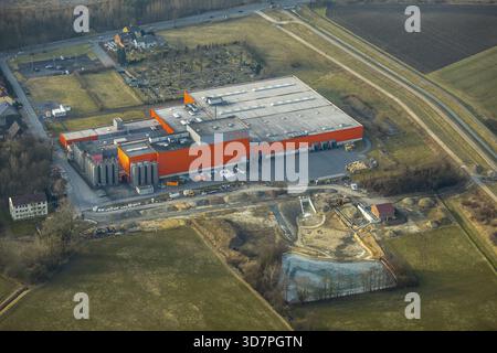 Bacino di contenimento delle inondazioni presso Riba Verpackungen GmbH a Hamm nella Renania settentrionale-Vestfalia. Hamm, regione della Ruhr, Renania settentrionale-Vestfalia, Germania, Hamm, DEU, Europa Foto Stock