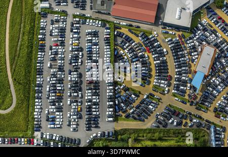 Mercato di auto nuove e veicoli usati e posti auto sul mucchio di Radbod Schacht 1+2 con la concessionaria W. POTTHOFF GmbH, Internet Car Deale Foto Stock