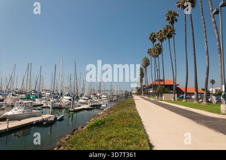 Ventura, California, USA – 30 settembre 2025. Vista diurna del porto turistico di Ventura Foto Stock