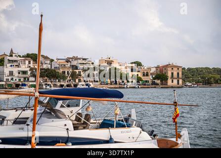 Barca locale a Portocolom, porto, Maiorca Foto Stock