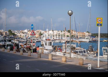 Barche da pesca locali ormeggiate a Portcolom, porto, Maiorca. Foto Stock