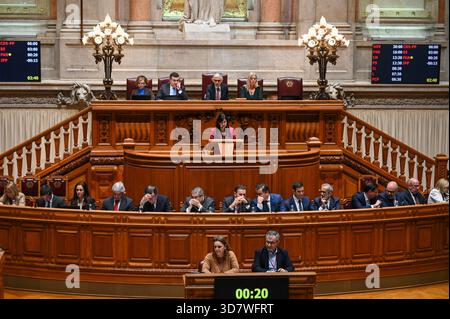 Lisbona, Portogallo. 27 novembre 2025. Ines Sousa Real di PAN partecipa alla votazione finale sul bilancio dello Stato 2026 all'Assembleia da Republica di Lisbona. Crediti: Ricardo Rocha / Alamy Live News Foto Stock