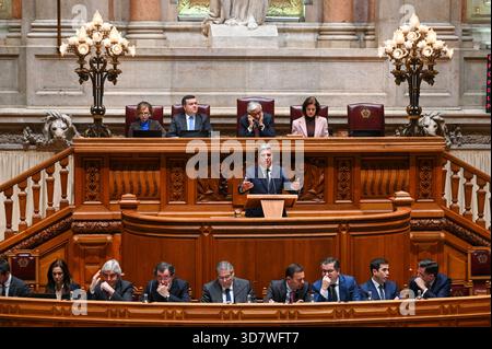 Lisbona, Portogallo. 27 novembre 2025. Nuno Melo, leader del CDS-PP, partecipa alla votazione finale sul bilancio dello Stato 2026 all'Assembleia da Republica di Lisbona. Crediti: Ricardo Rocha / Alamy Live News Foto Stock
