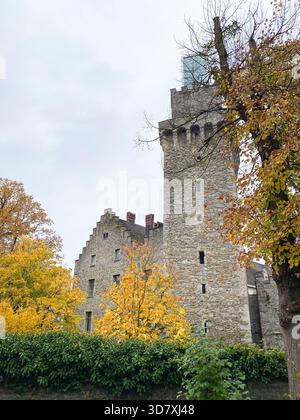 Torre del Castello di Rothschild con estensione in vetro. 15 ottobre 2025, Waidhofen an der Ybbs, Austria. Foto Stock