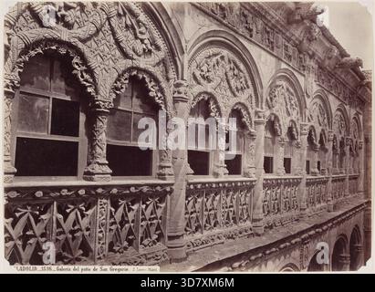 Valladolid, galleria sopra il cortile di San Gregorio, tra il 1866 e il 1892. Foto Stock