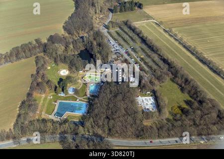 Piscina all'aperto Schoene Floete sulla Steinbruchstrasse a Holzwickede nella Renania settentrionale-Vestfalia. Holzwickede, regione della Ruhr, Renania settentrionale-Vestfalia, Germania, Foto Stock