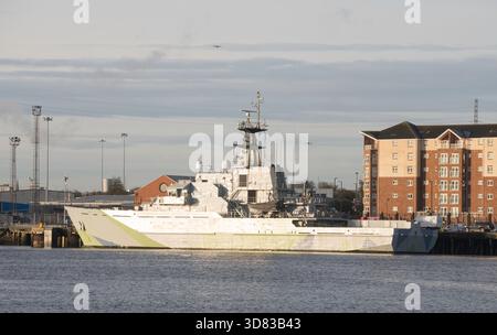 P281 HMS Tyne ormeggiata nel fiume Tyne a North Shields 26-11-25 England, Regno Unito Foto Stock