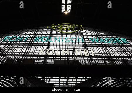 Blick in den Hauptbahnhof a Koeln Köln. Hauptbahnhof AM 27.11.2025 a Koeln Köln/Deutschland. *** Vista sulla stazione centrale di Colonia stazione centrale di Colonia al 27 11 2025 a Colonia Colonia Colonia Germania Foto Stock