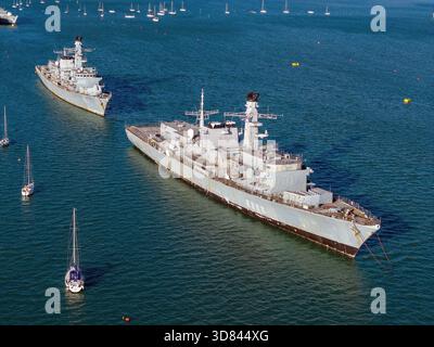 Le fregate Type 23 Northumberland (più vicine) e Montrose (indietro), in attesa di essere smaltite nel porto di Portsmouth. Foto Stock